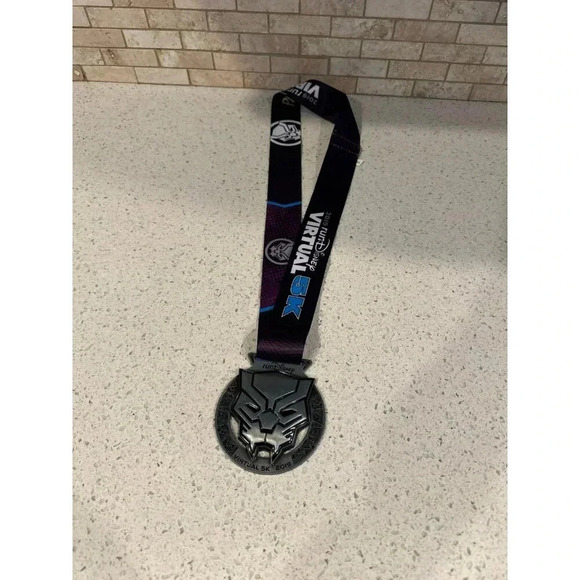 RunDisney black‎ panther virtual 5k medal 2019 #36 - Picture 1 of 3